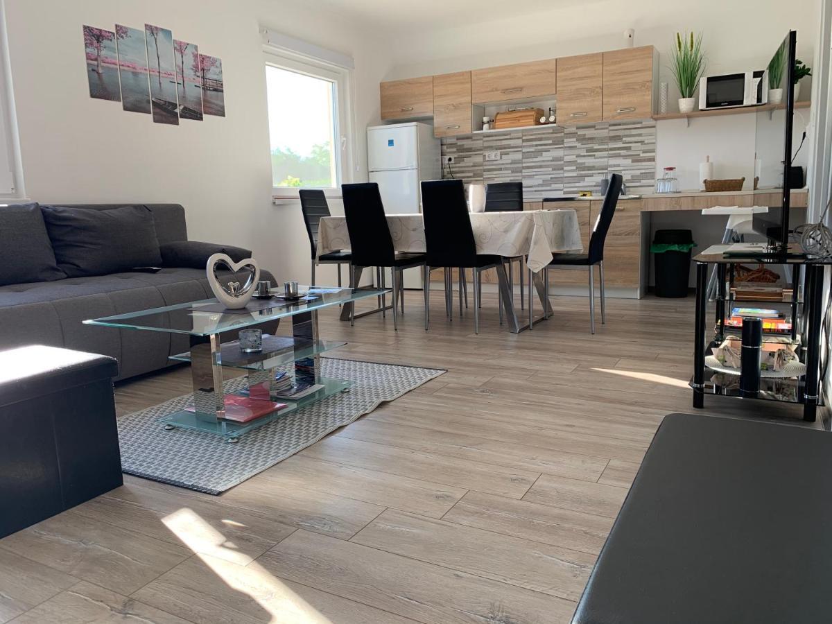 Fullhouse Apartmanhaz Zamárdi Εξωτερικό φωτογραφία